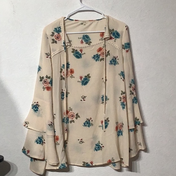 EASEL - Sz L - tiered Bell Sleeve Tunic - floral pattern - key hole front - - Picture 2 of 5